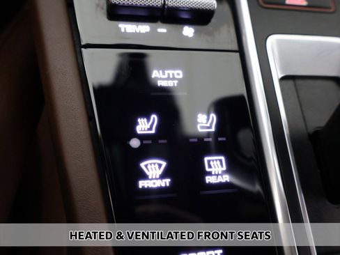 Used 2023 Porsche Cayenne Platinum Edition image 7