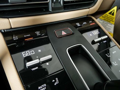 New 2026 Porsche Macan image 18