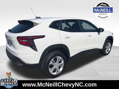 Used 2024 Chevrolet Trax LS FWD image 8