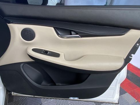 Used 2019 INFINITI QX50 Luxe AWD/4WD image 7