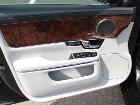 Used 2013 Jaguar XJ AWD image 9