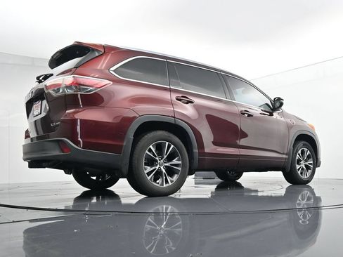 Used 2016 Toyota Highlander XLE AWD/4WD image 38