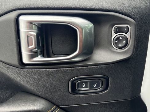 Used 2025 Jeep Wrangler Unlimited Sahara w/ Safety Group image 23