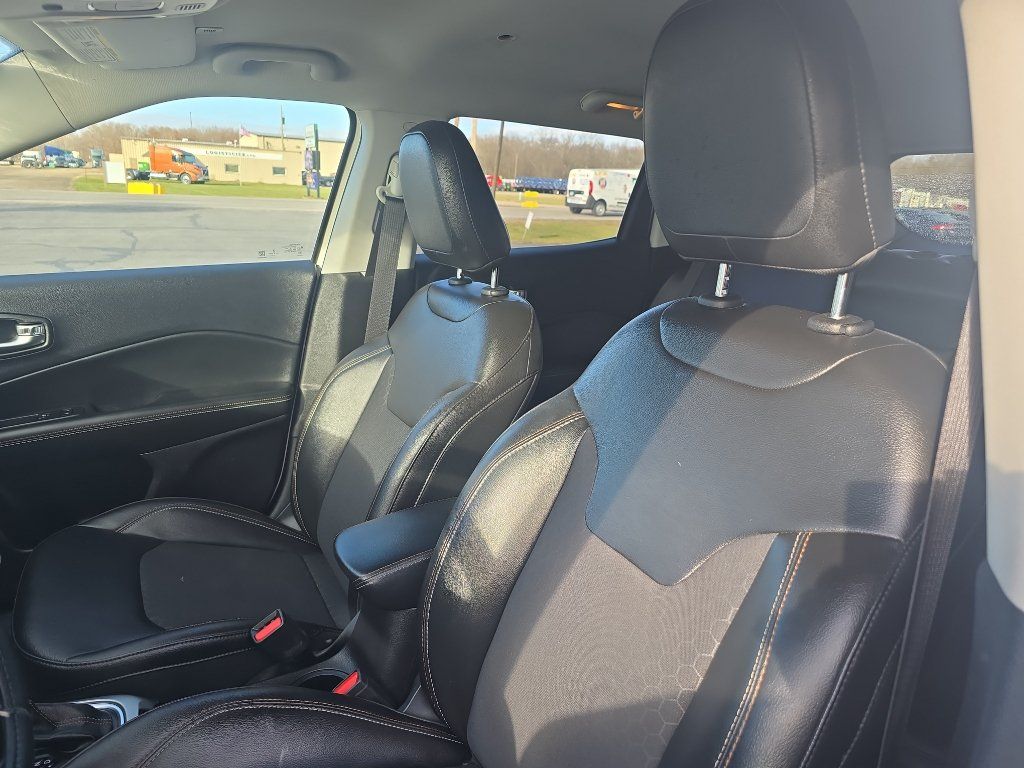 Used 2019 Jeep Compass Latitude w/ Safety & Security Group AWD/4WD image 5