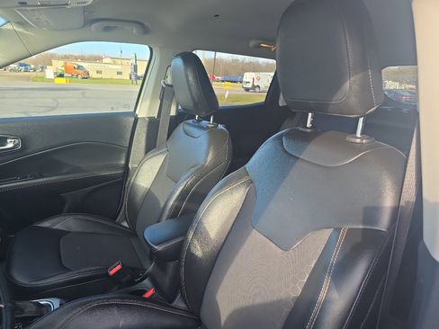 Used 2019 Jeep Compass Latitude w/ Safety & Security Group image 5