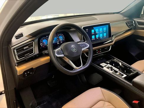 Used 2025 Volkswagen Atlas Cross Sport SE w/ Panoramic Sunroof Package FWD image 18