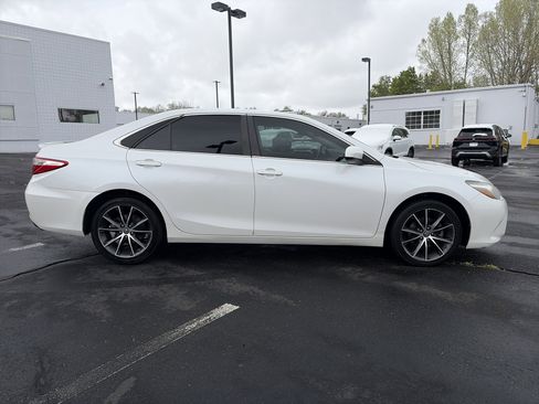 Used 2017 Toyota Camry XSE w/ Moonroof Package FWD image 4