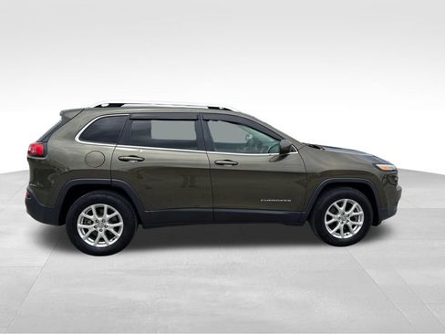 Used 2015 Jeep Cherokee Latitude w/ Cold Weather Group AWD/4WD image 7