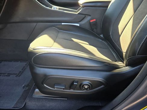 Used 2025 Jeep Grand Cherokee Altitude AWD/4WD image 13