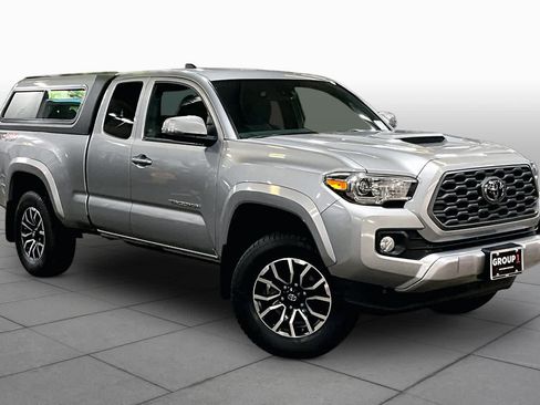Used 2020 Toyota Tacoma TRD Sport w/ Technology Package AWD/4WD image 3