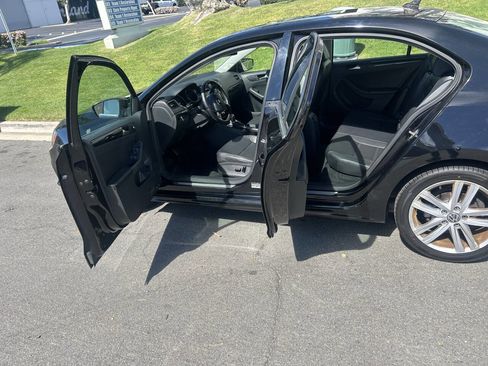 Used 2017 Volkswagen Jetta SEL image 9