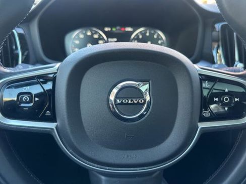 Used 2020 Volvo V60 T5 Cross Country image 25
