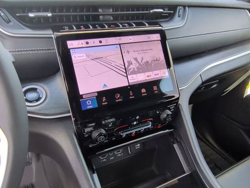 New 2025 Jeep Grand Cherokee L Limited image 24