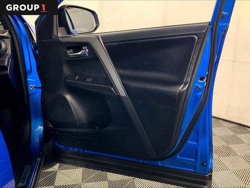 Used 2017 Toyota RAV4 SE image 22