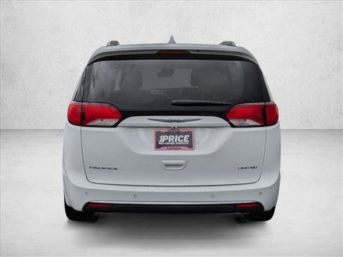 Used 2017 Chrysler Pacifica Limited w/ Advanced Safetytec Group image 7