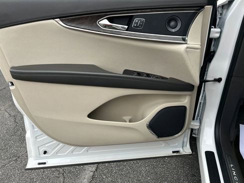 Used 2019 Lincoln Nautilus Reserve image 20