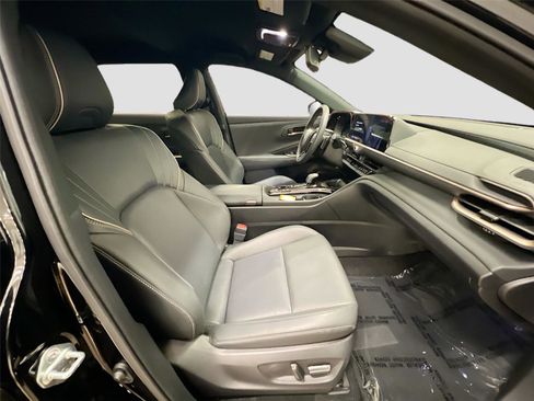 Used 2025 Toyota Crown Signia image 32