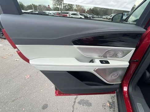 New 2026 Lincoln Nautilus Reserve image 8