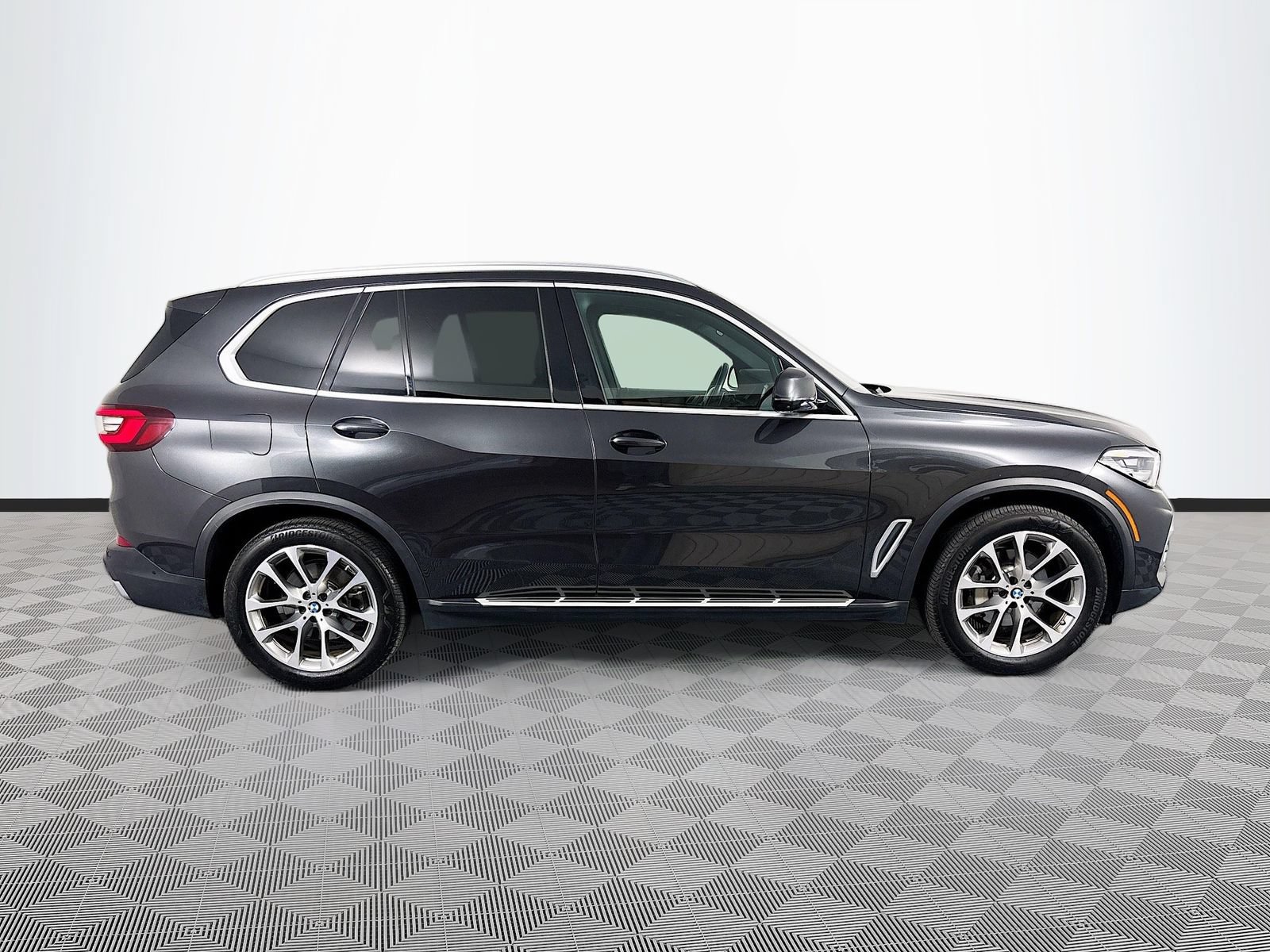 Used 2023 BMW X5 xDrive40i w/ Parking Assistance Package AWD/4WD image 8