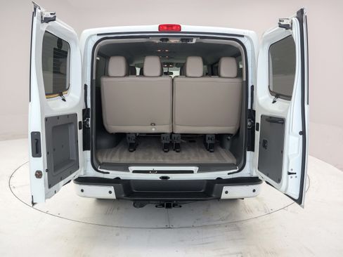 Used 2017 Nissan NV 3500 SL RWD image 10