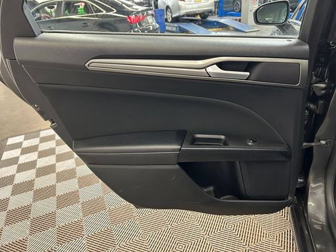 Used 2018 Ford Fusion SE FWD image 20