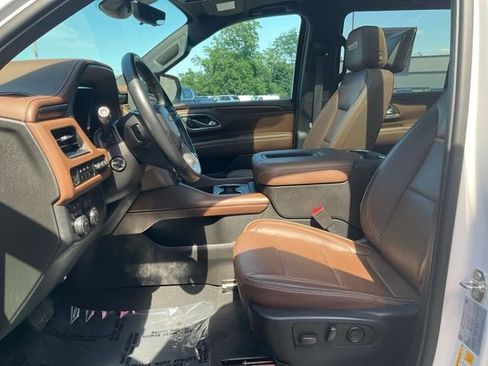 Used 2023 Chevrolet Suburban High Country w/ Premium Package 2 AWD/4WD image 2