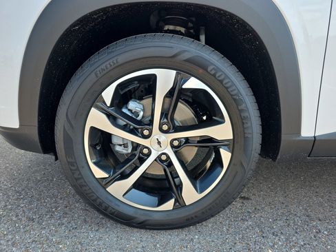 New 2026 Chevrolet Trax RS w/ Sunroof Package FWD image 9