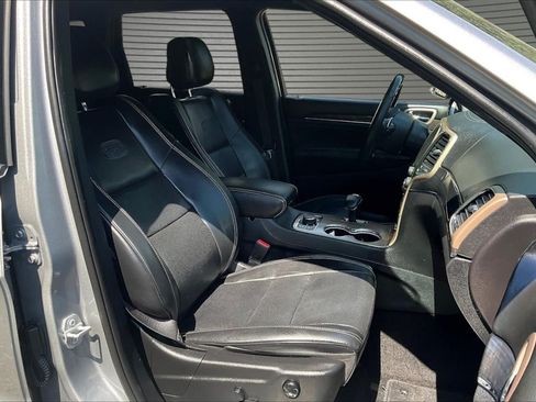 Used 2015 Jeep Grand Cherokee Overland AWD/4WD image 27