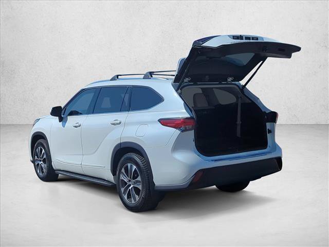 Used 2021 Toyota Highlander XLE FWD image 6