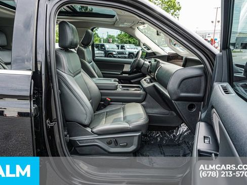 Used 2025 Ford Expedition Active AWD/4WD image 25