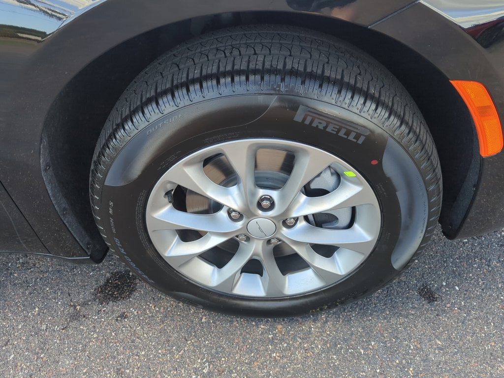 New 2027 Chrysler Pacifica Select AWD/4WD image 9