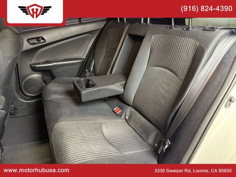Used 2016 Toyota Prius Three image 41