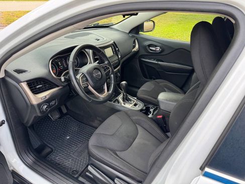 Used 2015 Jeep Cherokee Latitude w/ Cold Weather Group image 9