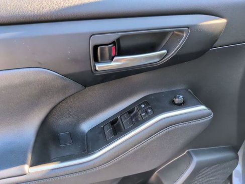 Certified 2024 Toyota Highlander XLE FWD image 14