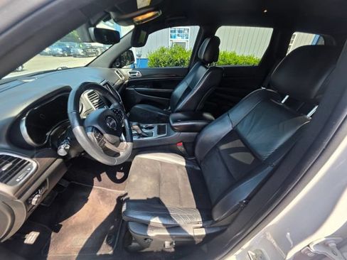 Used 2017 Jeep Grand Cherokee Altitude AWD/4WD image 11