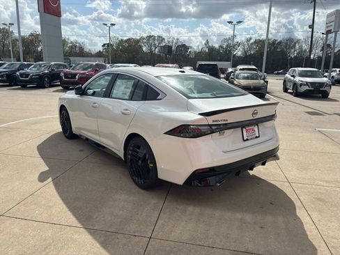 New 2026 Nissan Sentra SR w/ Floor Mat Package FWD image 5
