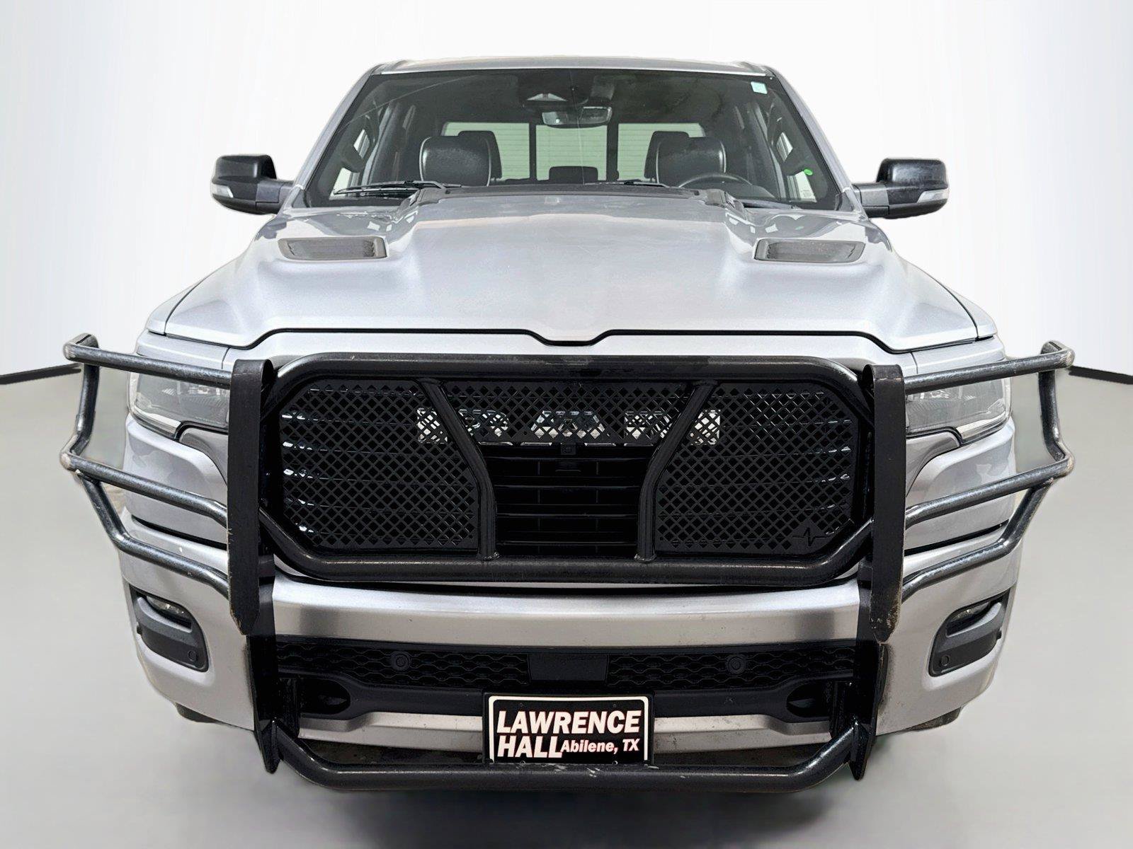 Used 2025 RAM 1500 Laramie AWD/4WD image 2