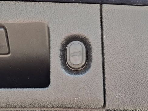 Used 2017 Chevrolet Tahoe Premier AWD/4WD image 31