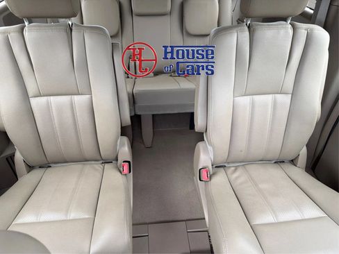 Used 2016 Chrysler Town & Country Touring-L FWD image 29