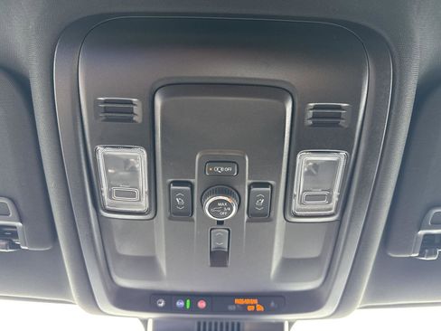 Used 2025 GMC Yukon Denali AWD/4WD image 29
