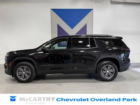 Used 2025 Chevrolet Traverse LT w/ Driver Confidence Package FWD image 8