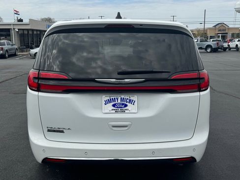 Used 2023 Chrysler Pacifica Touring-L FWD image 26