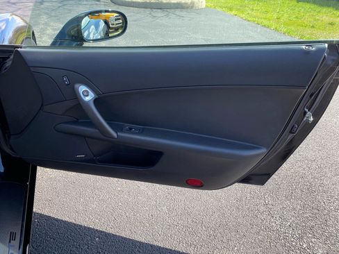 Used 2006 Chevrolet Corvette Convertible w/ Preferred Equipment Group RWD image 27