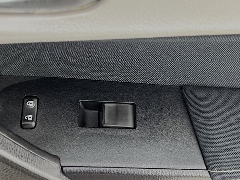 Used 2016 Toyota Corolla LE image 31