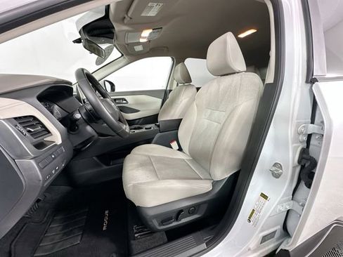 Used 2025 Nissan Rogue SV AWD/4WD image 17