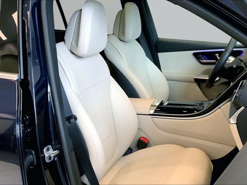 Used 2024 Mercedes-Benz GLC 300 4MATIC image 7