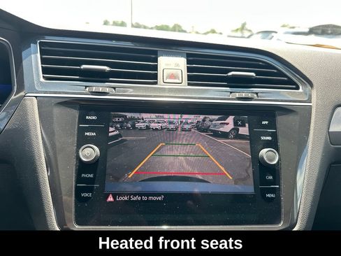 Used 2022 Volkswagen Tiguan SE w/ Panoramic Sunroof Package FWD image 18