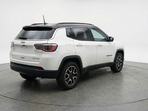 Used 2025 Jeep Compass Trailhawk AWD/4WD image 9