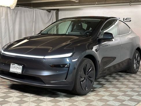Used 2026 Tesla Model Y Long Range image 2
