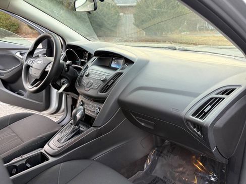 Used 2018 Ford Focus SE image 25
